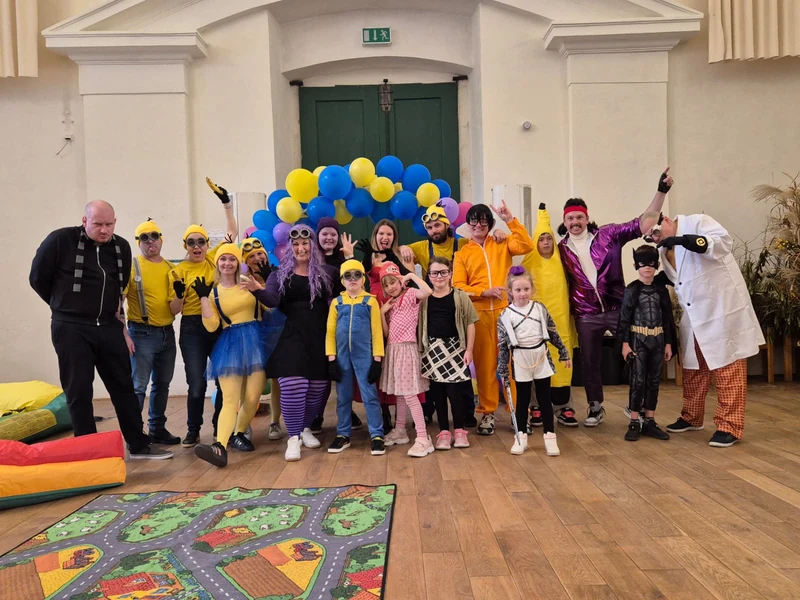 Karneval pro děti i dospělé: malí i velcí v maskách