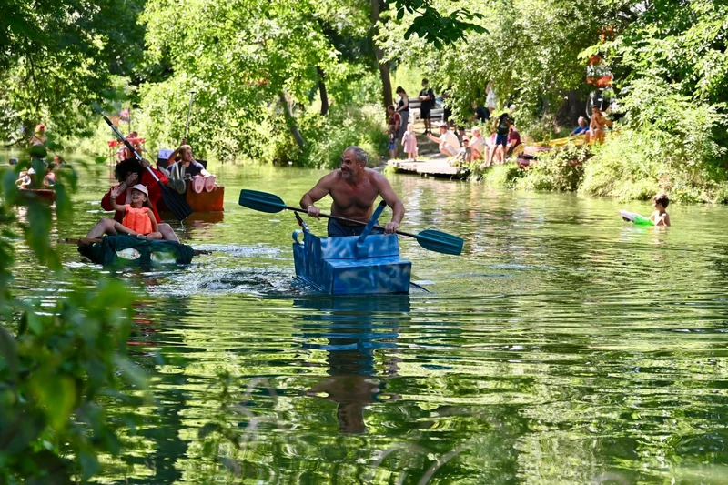 Nejdecká neckyáda: podomácku postavené lodě na vodě